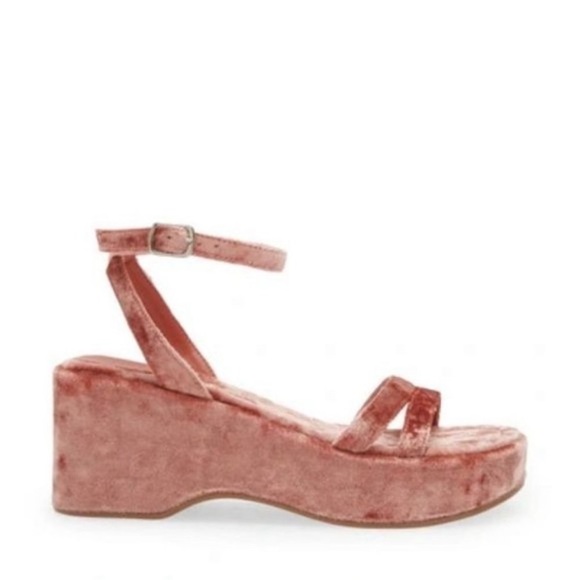JEFFREY CAMBELL SIZE 10 VELVET PLATFORM SANDAL. SIZE 9.5 - Picture 2 of 5